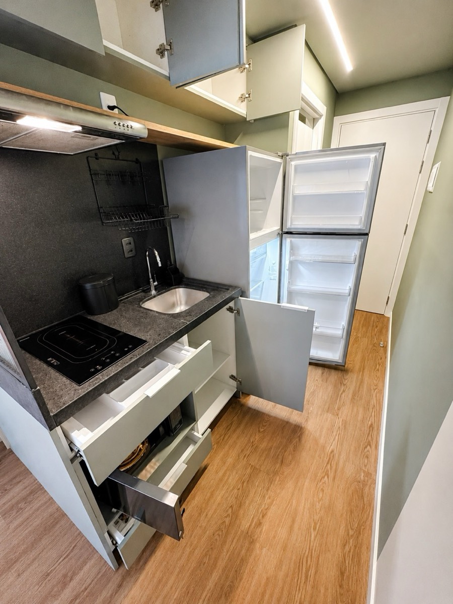 Cooktop, gavetas e geladeira